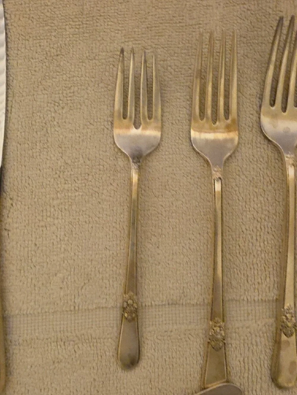 Vintage Rogers Bros Adoration Silver Flatware Cutlery Set - 17 Pieces